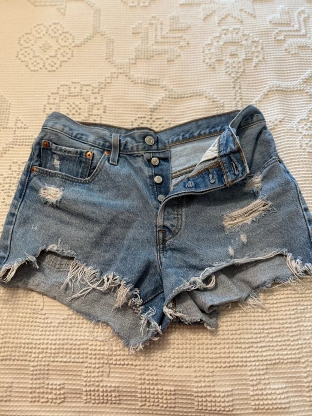 Woman’s Levi 501 denim shorts, sz 30